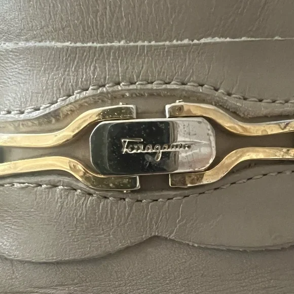 Salvatore Ferragamo moccasin/loafer with gancini ornament - Picture 2 of 16